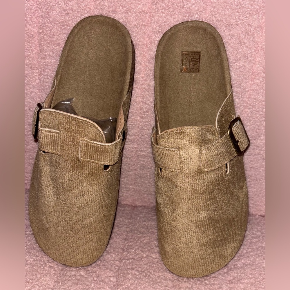 Canvas Clogs, size 9/40, khaki color